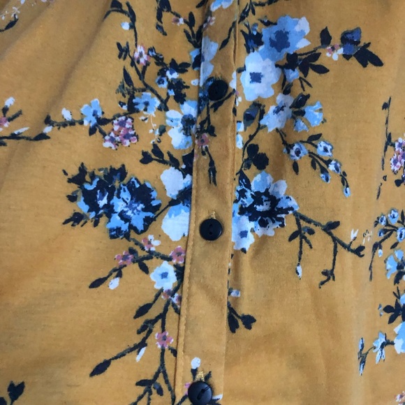 Yellow floral button up - Picture 2 of 3